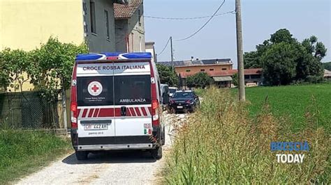 pompiano uomo si da fuoco|Tragedia a Pompiano, 62enne si dà fuoco nelle campagne: è grave